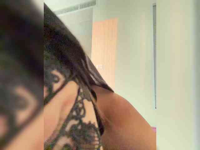 hiddenCrazySlut webcam