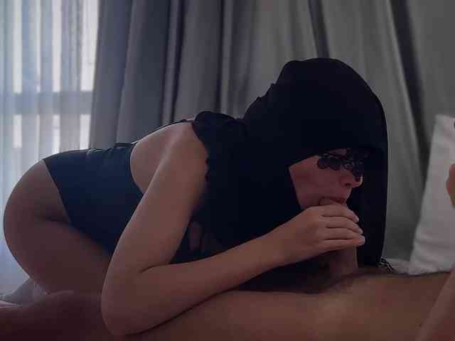 hiddenCrazySlut webcam