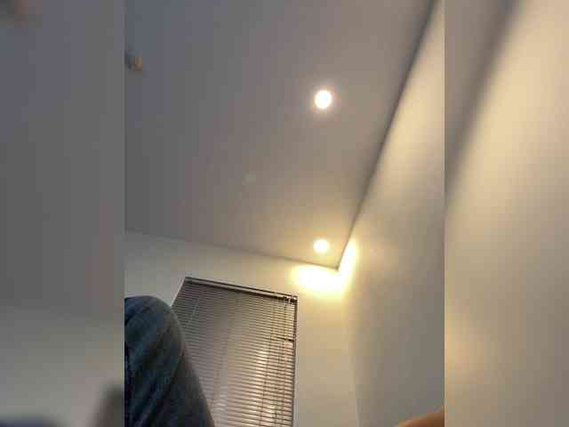 hiddenCrazySlut webcam