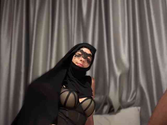hiddenCrazySlut webcam