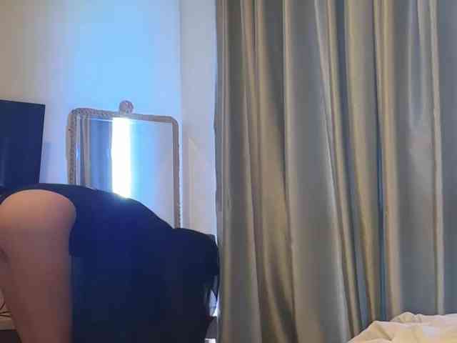 hiddenCrazySlut webcam