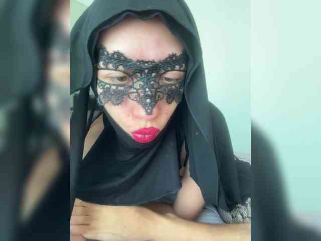 Model: hiddenCrazySlut