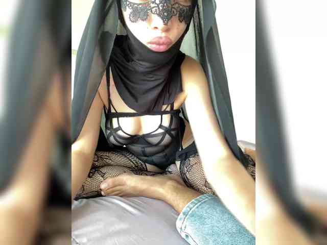 hiddenCrazySlut webcam