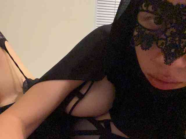 hiddenCrazySlut webcam