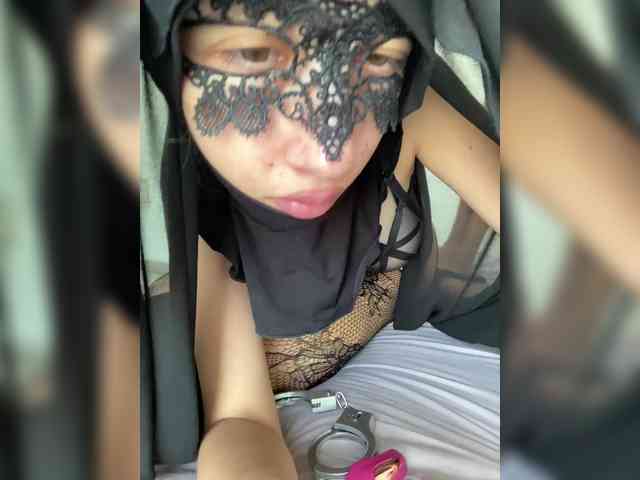 hiddenCrazySlut webcam