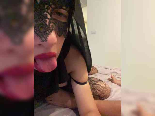 hiddenCrazySlut webcam