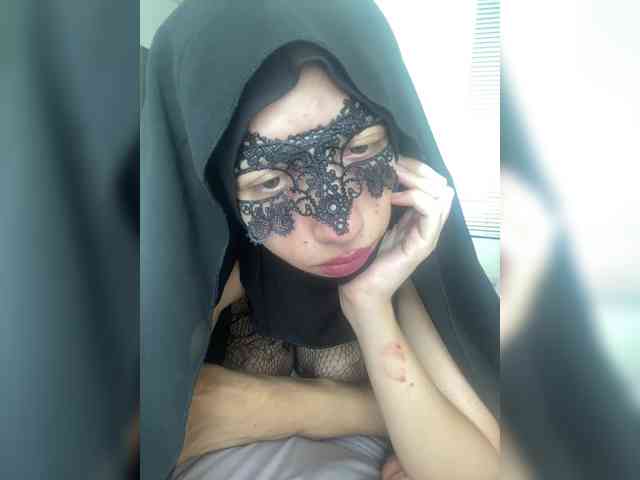 hiddenCrazySlut webcam