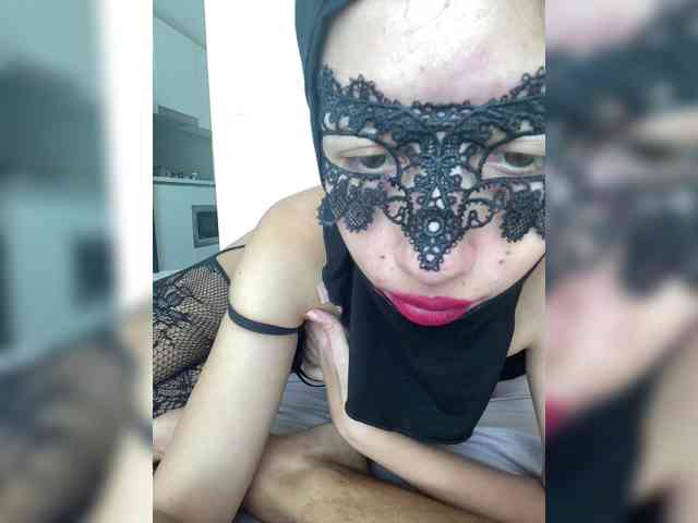 hiddenCrazySlut webcam