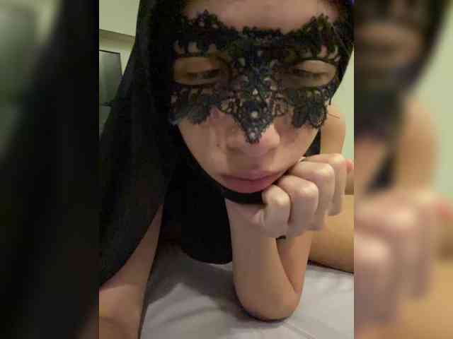 hiddenCrazySlut webcam