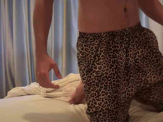 hiddenCrazySlut webcam