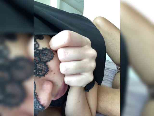 hiddenCrazySlut webcam