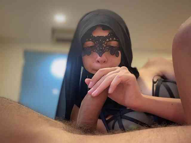 hiddenCrazySlut webcam