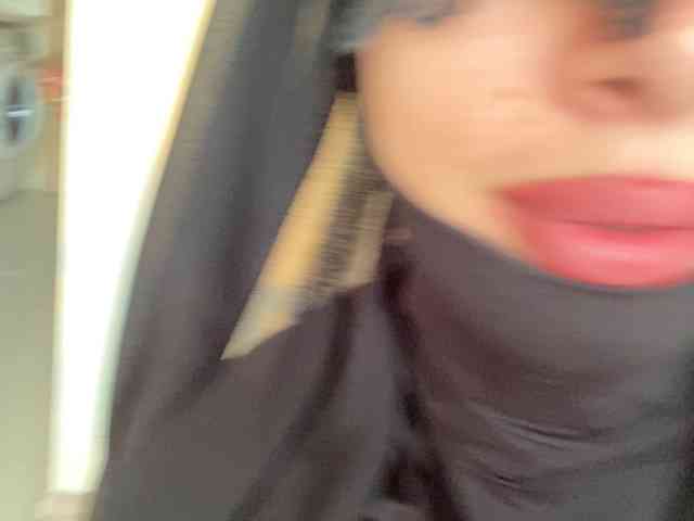 hiddenCrazySlut webcam