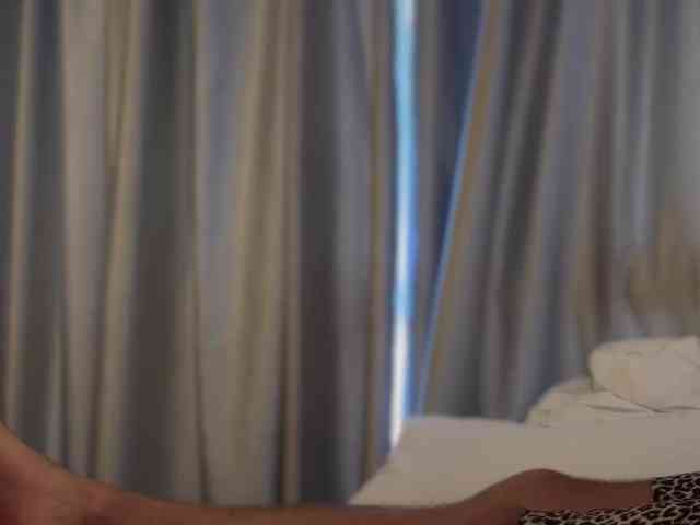 hiddenCrazySlut webcam