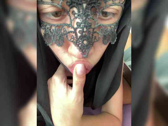 hiddenCrazySlut webcam