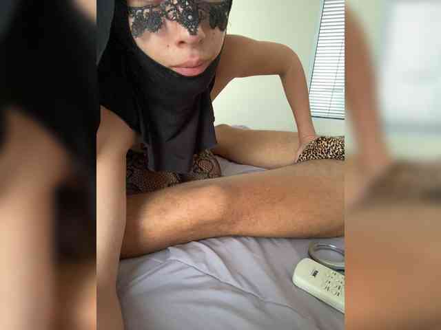 hiddenCrazySlut webcam