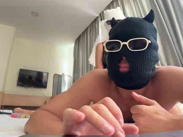 hiddenCrazySlut webcam
