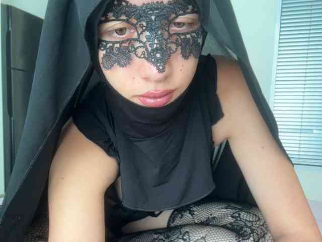 hiddenCrazySlut webcam