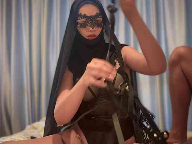 Model: hiddenCrazySlut