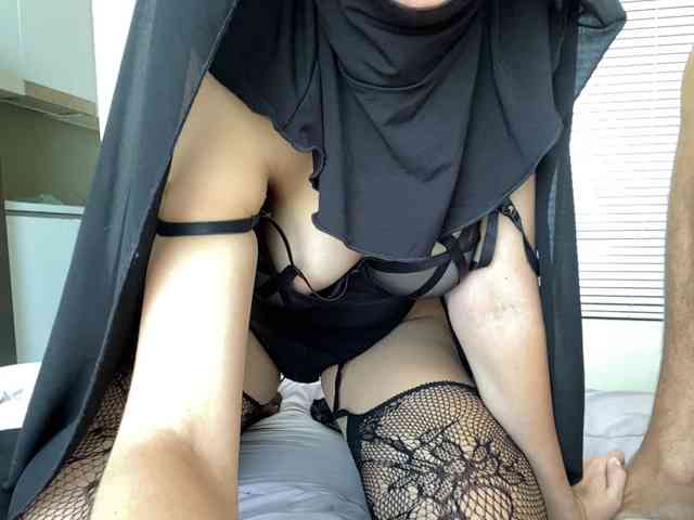 hiddenCrazySlut webcam