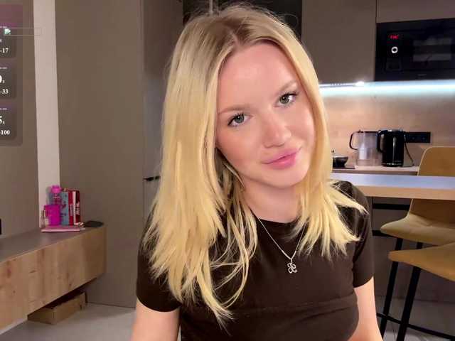 moonavelle live cam on BongaCams