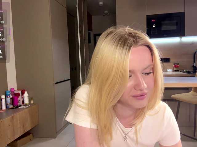 moonavelle live cam on BongaCams