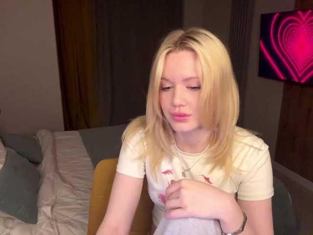 moonavelle's BongaCams show and profile