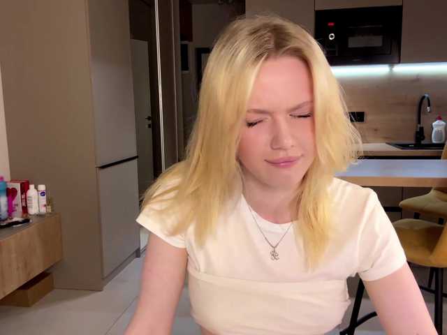 moonavelle live cam on BongaCams