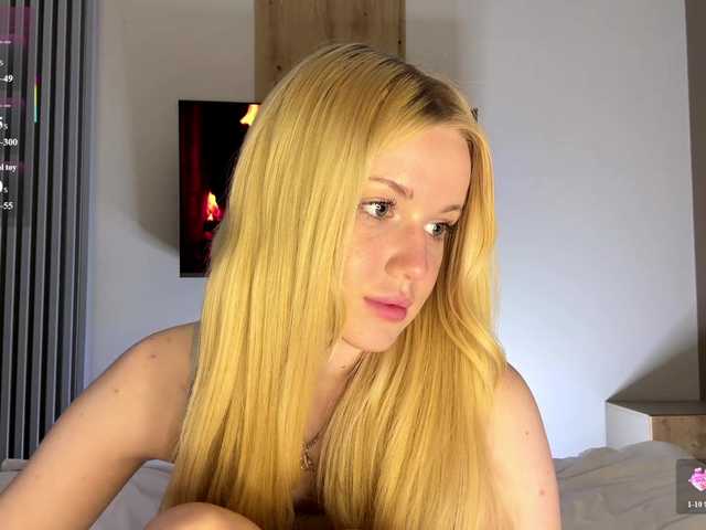moonavelle live cam preview
