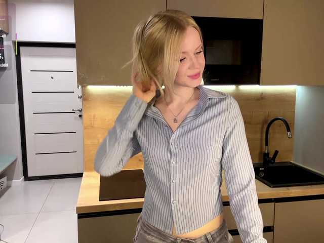 moonavelle live cam on BongaCams