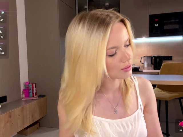 moonavelle live cam on BongaCams