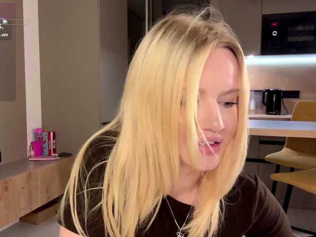 moonavelle live cam on BongaCams