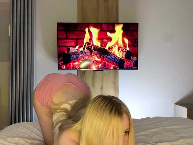 moonavelle live cam preview