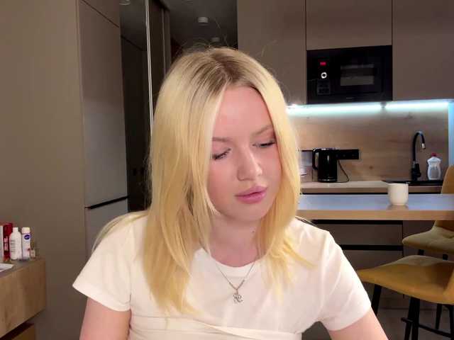 moonavelle live cam on BongaCams