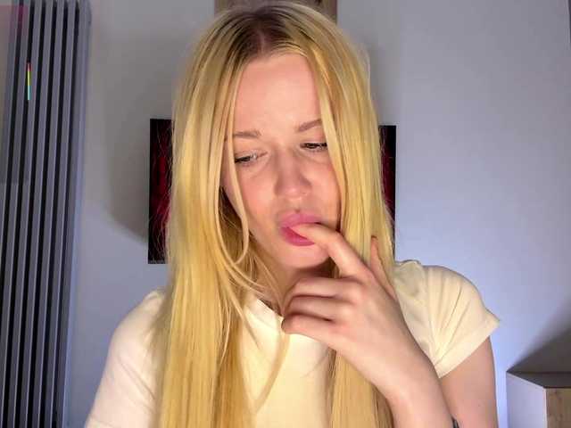 moonavelle live cam on BongaCams