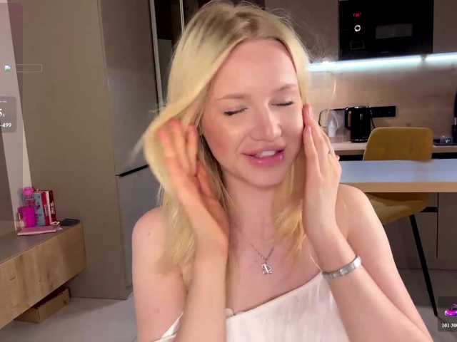 moonavelle live cam on BongaCams