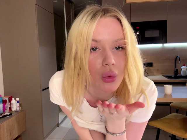 moonavelle live cam on BongaCams