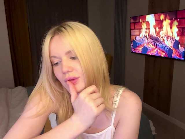 moonavelle's BongaCams show and profile