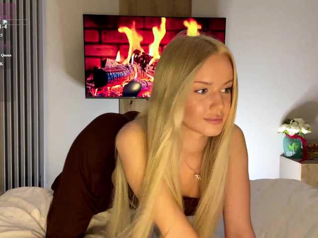 moonavelle live cam on BongaCams