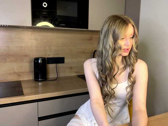 moonavelle live cam on BongaCams