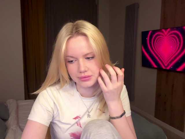 moonavelle's BongaCams show and profile