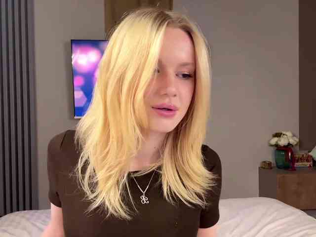 moonavelle Live Webcam on BongaCams