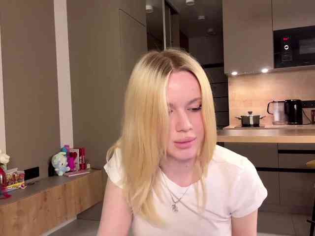 moonavelle Live Webcam on BongaCams