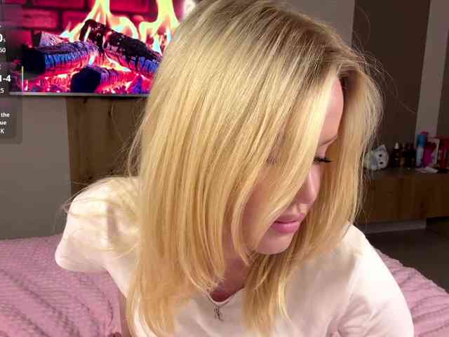 moonavelle Live Webcam on BongaCams