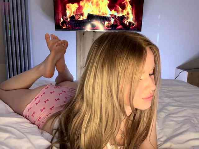 moonavelle Live Webcam on BongaCams