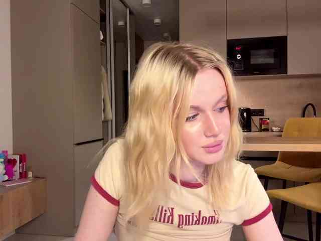 moonavelle Live Webcam on BongaCams