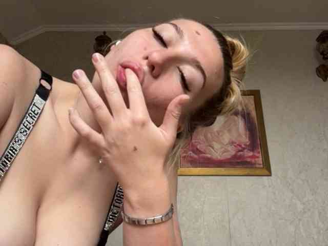 BrigitteMcchristian webcam