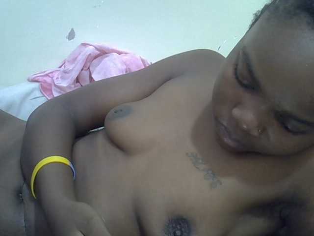 Sexycandy1 live cam on BongaCams