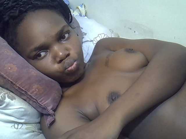 Sexycandy1 live cam on BongaCams