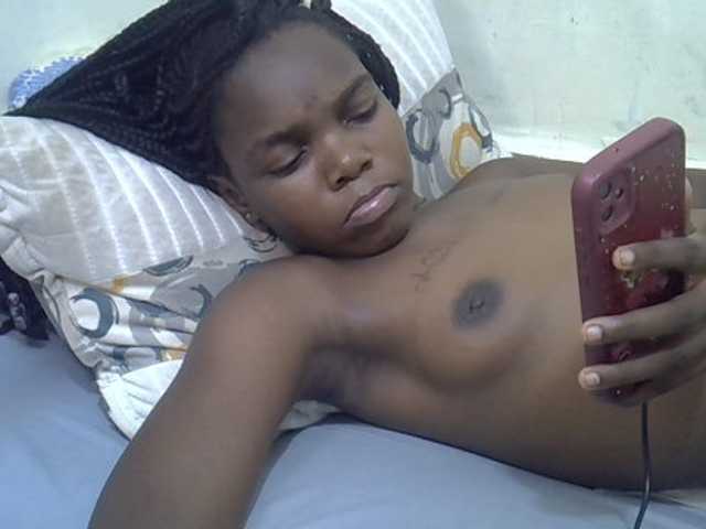 Sexycandy1 live cam on BongaCams